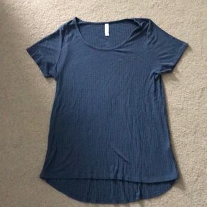 LuLaRoe Perfect Tee. Size L